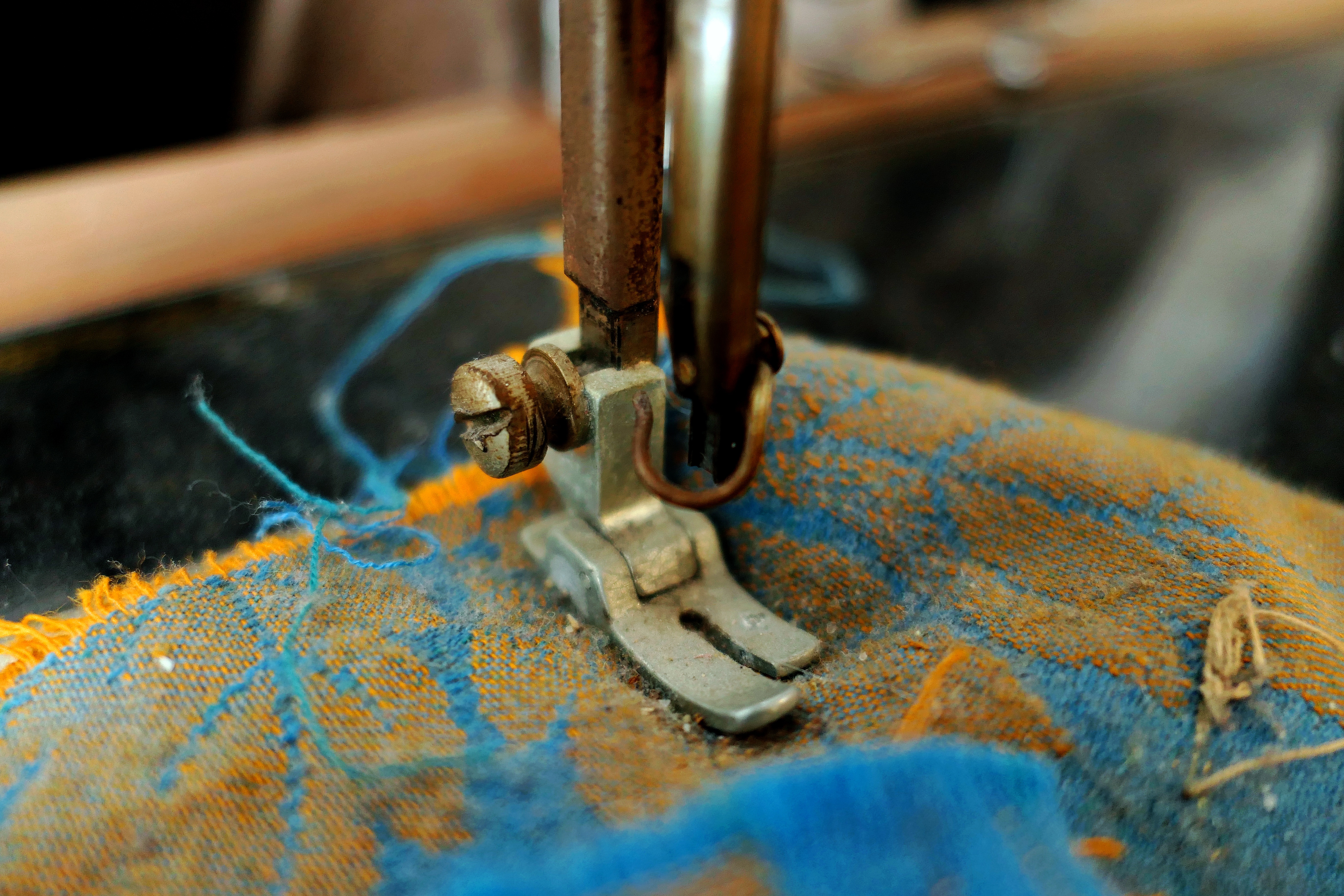 sewing-machine-2448246